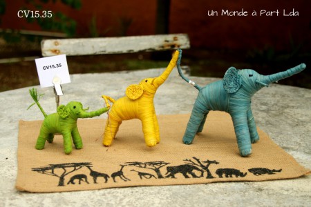 CV15.35 ELEPHANTS QUEUE LEU LEU